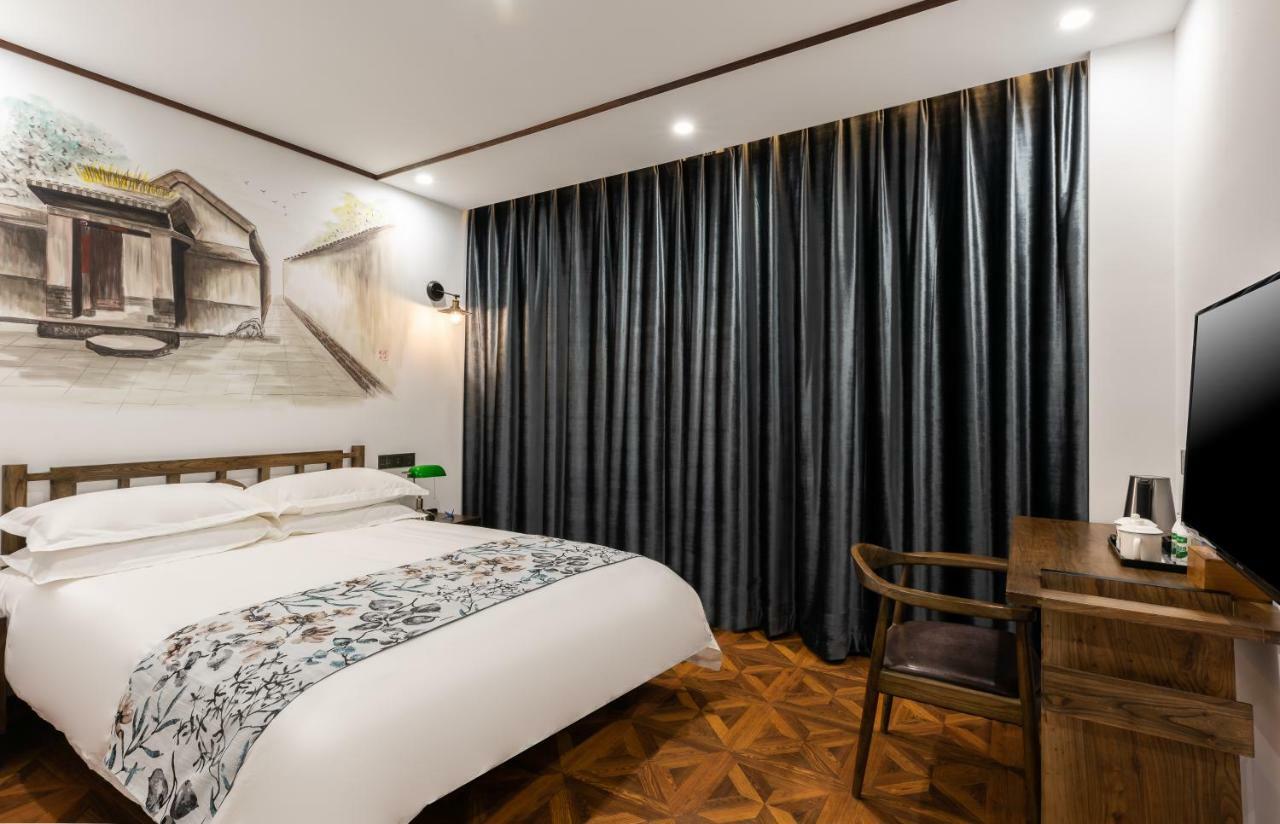 Nostalgia Hotel Near Prince Gong'S Mansion- Beihai Park, Tian'Anmen Square, Nanluoguxiang Hutong, Huguosi Hutong Snack Street, 5 Minutes Walk Away From Ping'Anli Subway Station, Free Ice Cream And Laundry Service,English Communication Well ปักกิ่ง ภายนอก รูปภาพ
