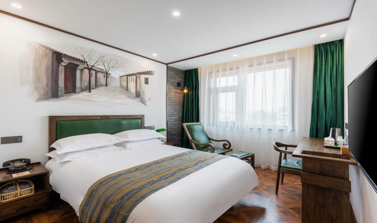 Nostalgia Hotel Near Prince Gong'S Mansion- Beihai Park, Tian'Anmen Square, Nanluoguxiang Hutong, Huguosi Hutong Snack Street, 5 Minutes Walk Away From Ping'Anli Subway Station, Free Ice Cream And Laundry Service,English Communication Well ปักกิ่ง ภายนอก รูปภาพ